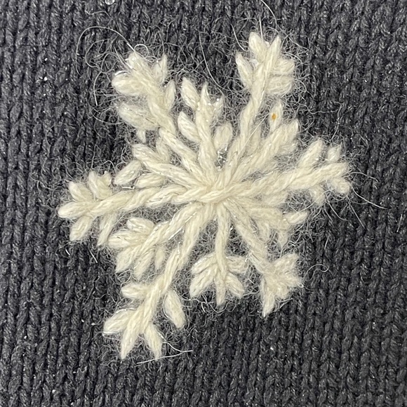 Croft & Borrow Snowflakes Hand Knitted Button Front Sweater Vest Novelty Winter - Picture 7 of 8